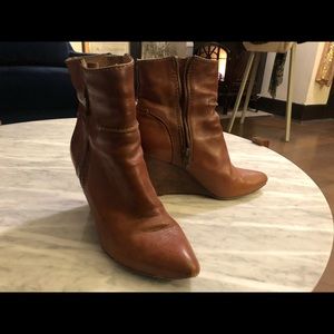 Frye Cece Camel Wedge Ankle Boots Size 6.5